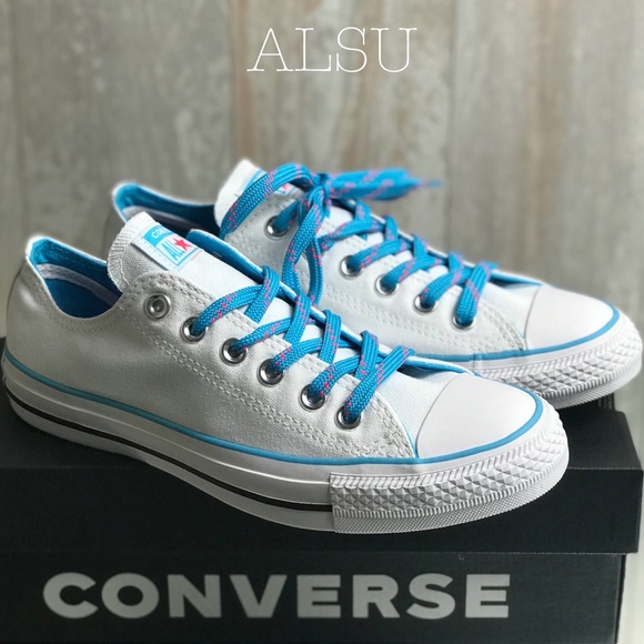 NWT Converse Ctas OX Canvas White Gnarly Blue W - Picture 2 of 8